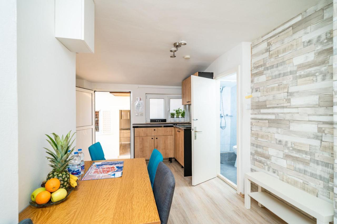 Magnolia Apartments, *