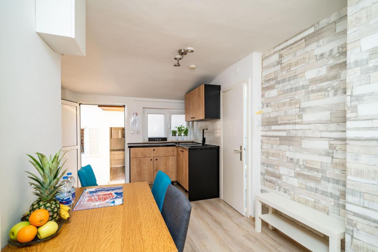 Magnolia Apartments, Apartment *